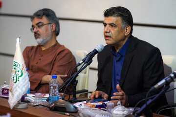 رونمایی دو کتاب آیت الله حائری در شاهچراغ شیراز