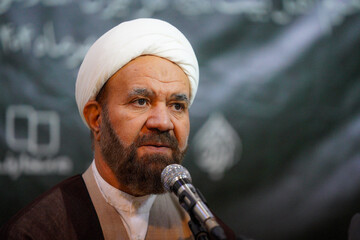 رونمایی دو کتاب آیت الله حائری در شاهچراغ شیراز