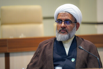 رونمایی دو کتاب آیت الله حائری در شاهچراغ شیراز