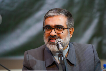 رونمایی دو کتاب آیت الله حائری در شاهچراغ شیراز