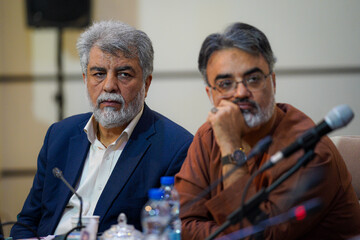 رونمایی دو کتاب آیت الله حائری در شاهچراغ شیراز