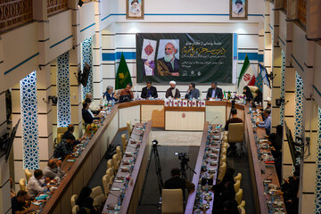 رونمایی دو کتاب آیت الله حائری در شاهچراغ شیراز