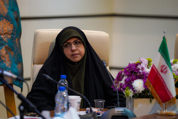 رونمایی دو کتاب آیت الله حائری در شاهچراغ شیراز