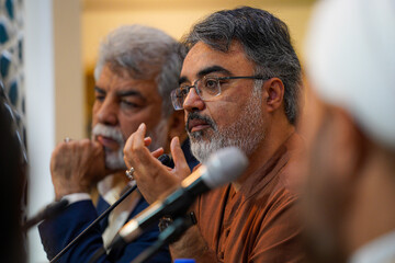 رونمایی دو کتاب آیت الله حائری در شاهچراغ شیراز