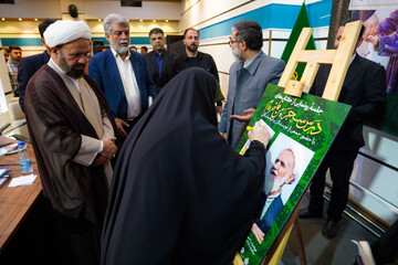 رونمایی دو کتاب آیت الله حائری در شاهچراغ شیراز
