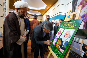 رونمایی دو کتاب آیت الله حائری در شاهچراغ شیراز