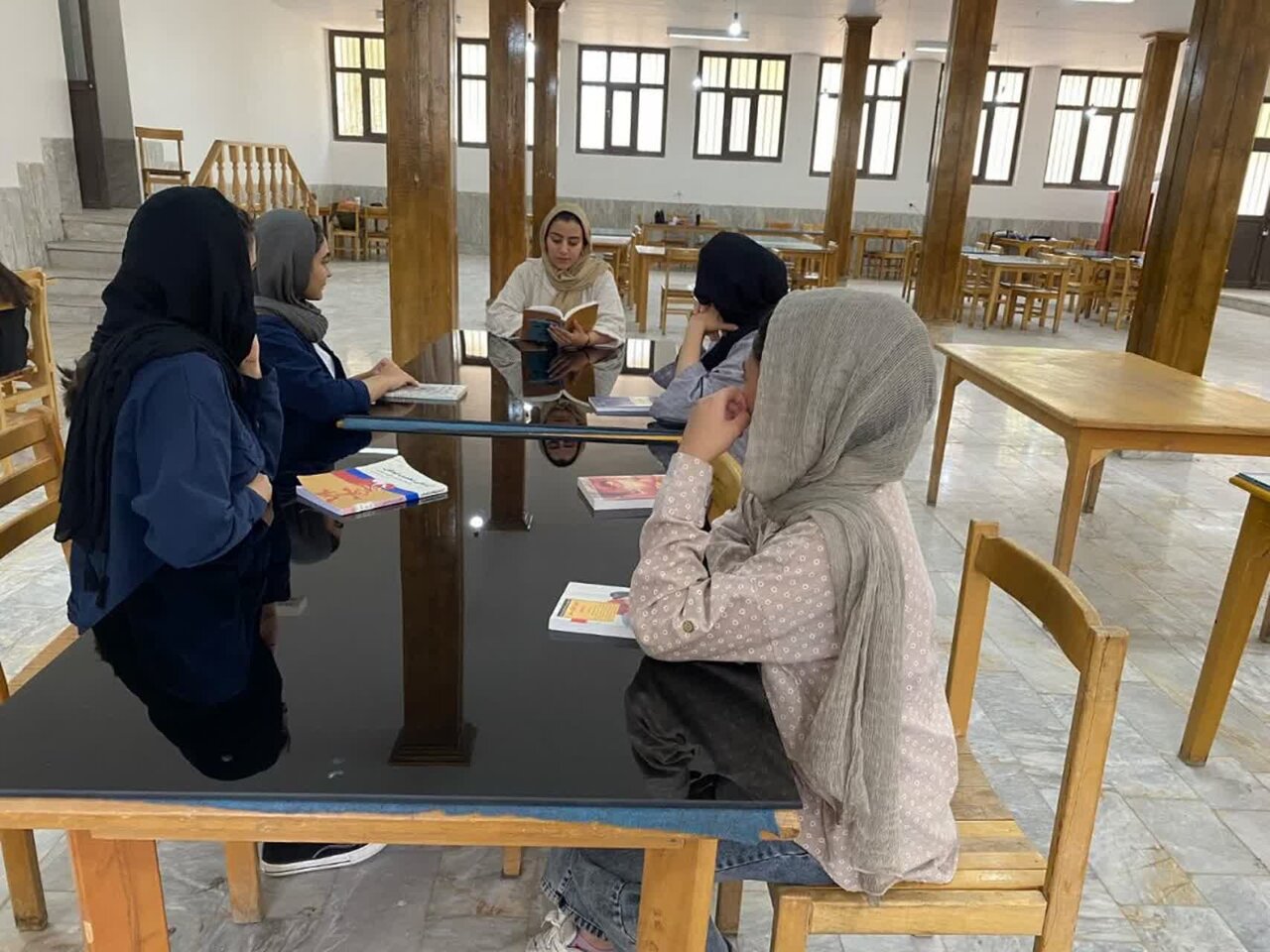 برنامههای فرهنگی و ادبی کتابخانههای عمومی استان مرکزی برای کودکان و خانوادهها