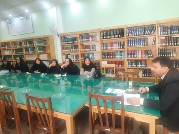 نشست هم‌اندیشی مسئولان کتابخانه های عمومی شهرستان اردکان برگزار شد