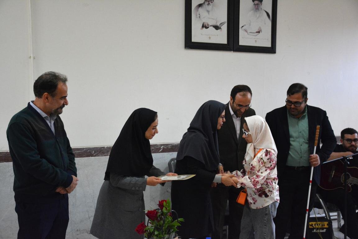 گرامیداشت روز جهانی نابینایان در کتابخانه عمومی خاتمالانبیا کرمانشاه برگزار شد