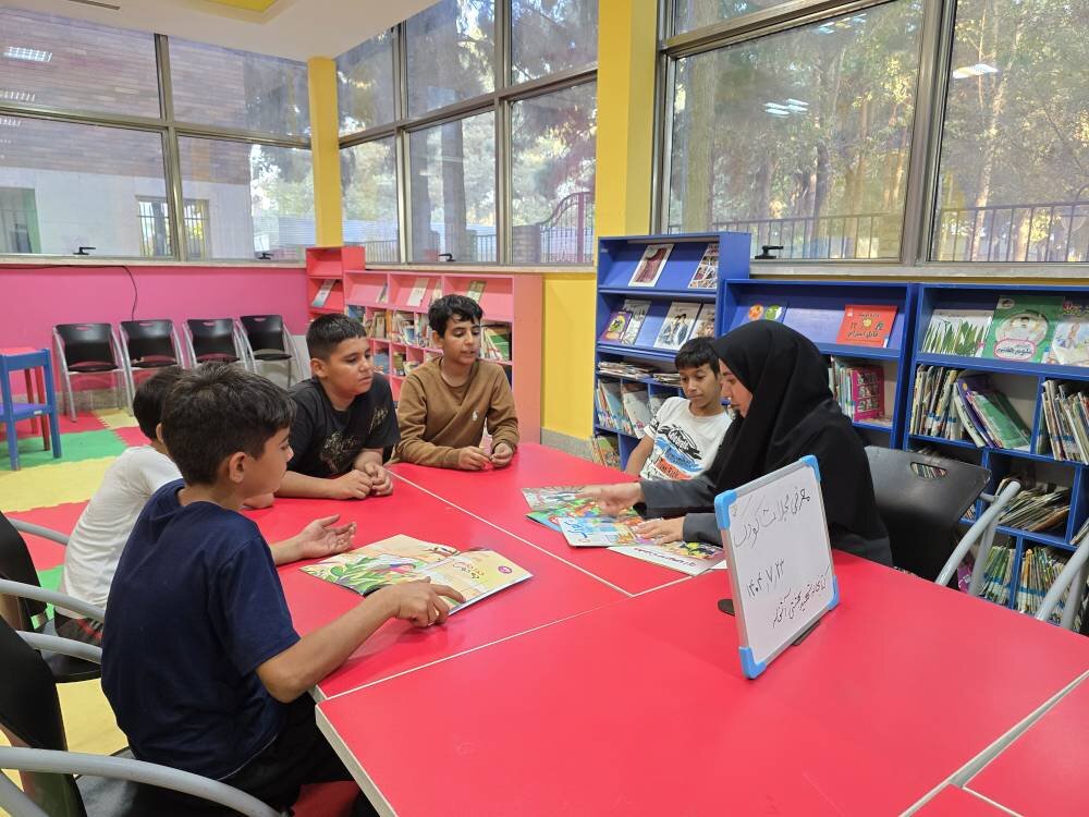 کشف دنیای «نشریات هیجانانگیز» در بخش کودک کتابخانه شهید بهشتی آشخاله