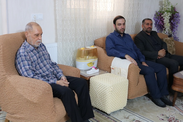 مدیرکل کتابخانههای عمومی سمنان به دیدار خانواده جانباز دفاع مقدس رفت