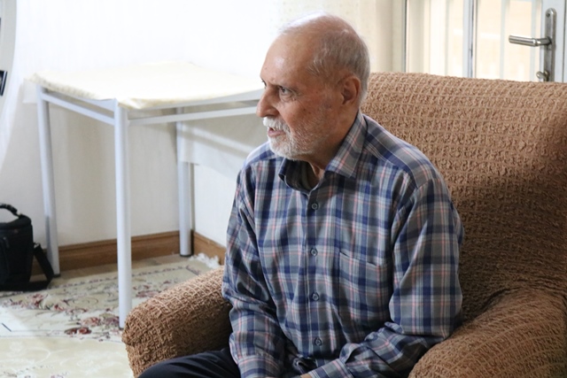 مدیرکل کتابخانههای عمومی سمنان به دیدار خانواده جانباز دفاع مقدس رفت