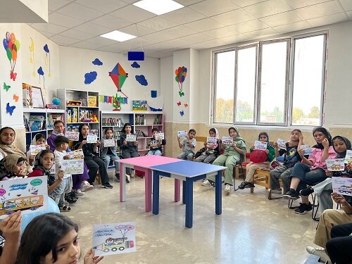 گرامیداشت هفته ملی کودک با محوریت کتاب، بازی و آموزش در کتابخانه