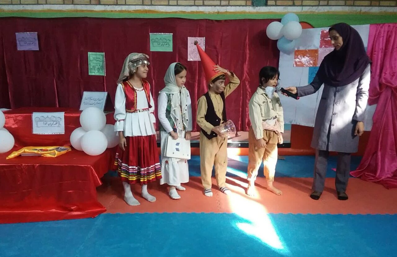 گرامیداشت هفته ملی کودک با محوریت کتاب، بازی و آموزش در کتابخانه