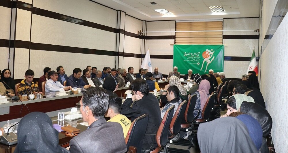 عصر شعر «آئینهداران روشنایی» در کتابخانه مرکزی اردبیل