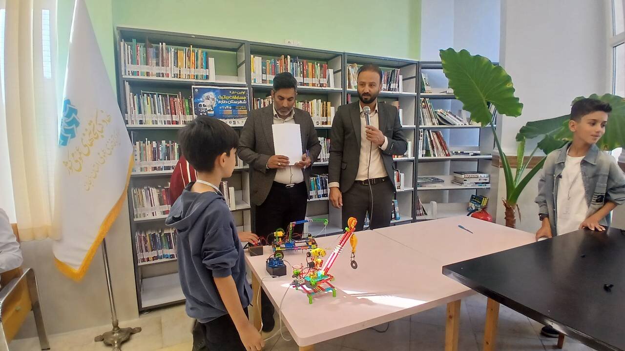 فینال مسابقات رباتیک شهرستانی در کتابخانه عمومی شهید آیت‌الله رئیسی آب‌بر برگزار شد