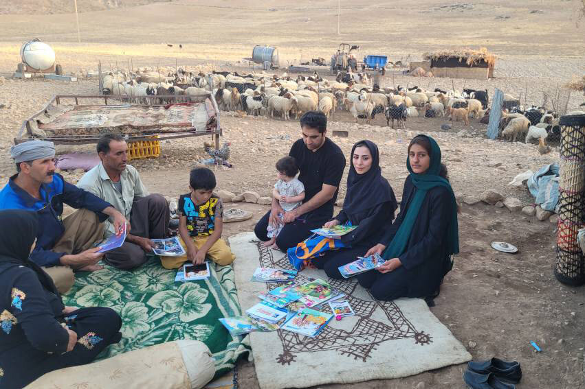 طرح «کوله کتاب عشایر» ایلام، نماد تعهد اجتماعی کتابخانههای عمومی استان