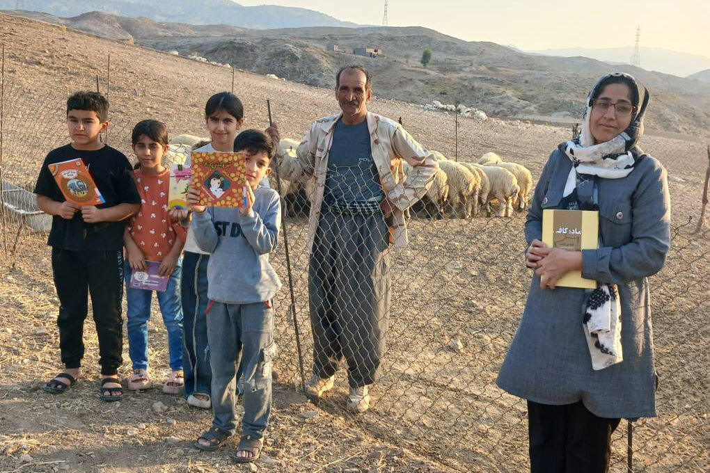 طرح «کوله کتاب عشایر» ایلام، نماد تعهد اجتماعی کتابخانههای عمومی استان