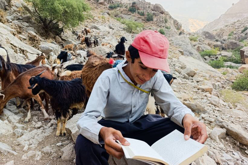 طرح «کوله کتاب عشایر» ایلام، نماد تعهد اجتماعی کتابخانههای عمومی استان