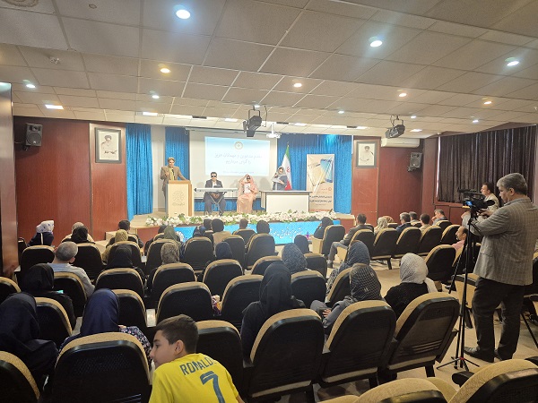 برگزاری ویژهبرنامه روز جهانی عصای سفید در کتابخانه مرکزی امام خامنهای (مدظله العالی) سنندج