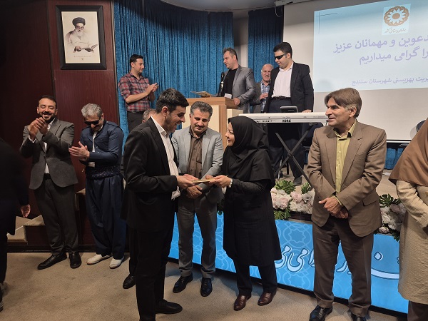 برگزاری ویژهبرنامه روز جهانی عصای سفید در کتابخانه مرکزی امام خامنهای (مدظله العالی) سنندج