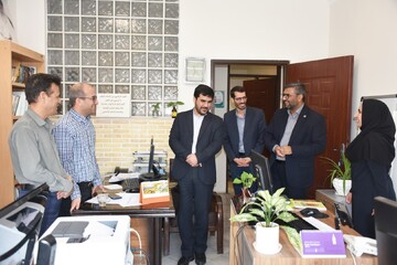 بازدید مشاور دبیرکل و مدیرکل دفتر مرکزی حراست نهاد از اداره‌کل کتابخانه‌های عمومی استان فارس و دیدار با همکاران