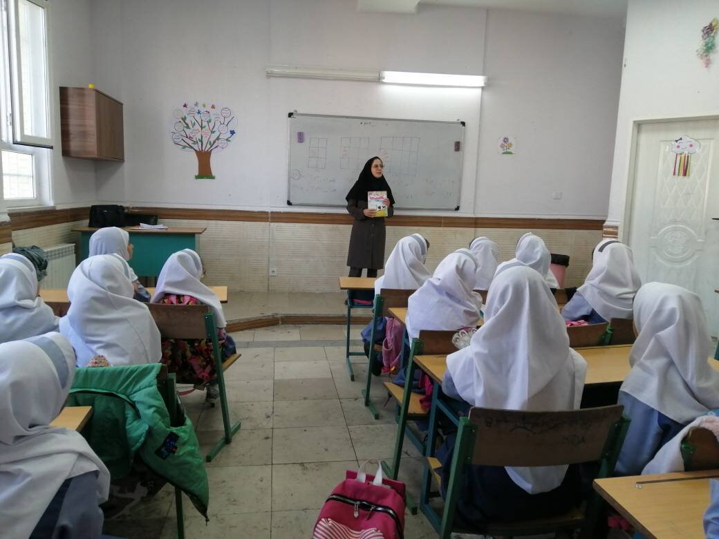 نشست قصه‌گویی و معرفی کتاب در دورود