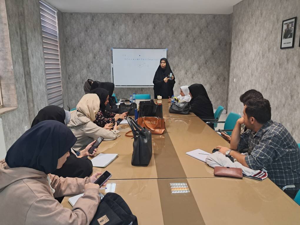 کارگاه آموزشی نرم افزار «اینشات» در کتابخانه مرکزی استان آذربایجانغربی برگزار شد