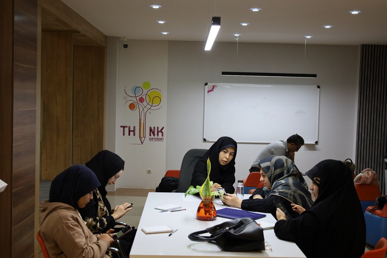 کارگاه آموزشی نرم افزار «اینشات» در کتابخانه مرکزی استان آذربایجان‌غربی برگزار شد