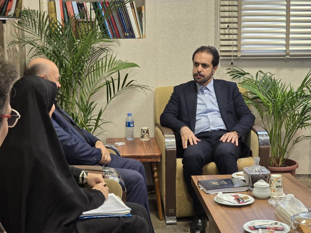 دهیاریها و شوراها در توسعه کتابخانههای روستایی همت ویژه داشته باشند