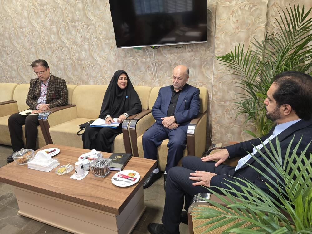 دهیاری‌ها و شوراها در توسعه کتابخانه‌های روستایی همت ویژه داشته باشند