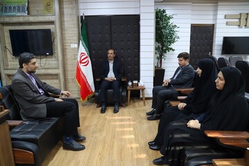 مدیرکل کتابخانه های عمومی استان بوشهر با فرماندار دشتی و شهردار خورموج