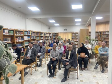 آیین رونمایی از کتاب «واژه نامه‌ها، ضرب المثل‌ها و اصطلاحات رایج مردمان اراک»