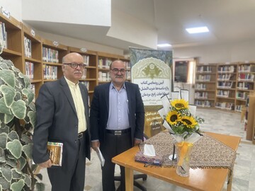 آیین رونمایی از کتاب «واژه نامه‌ها، ضرب المثل‌ها و اصطلاحات رایج مردمان اراک»