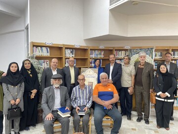 آیین رونمایی از کتاب «واژه نامه‌ها، ضرب المثل‌ها و اصطلاحات رایج مردمان اراک»