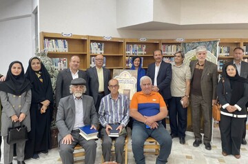 آیین رونمایی از کتاب «واژه نامه‌ها، ضرب المثل‌ها و اصطلاحات رایج مردمان اراک» - کراپ‌شده