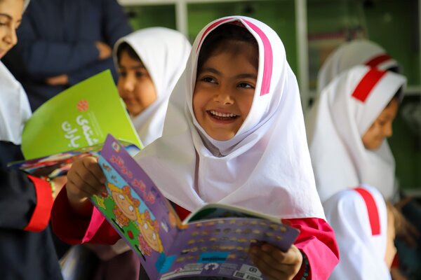 روایت خبرنگار فارس از یک روز همراهی با کتابخانه سیار (کاروان همخوان) قزوین