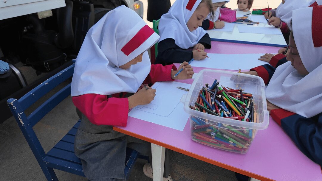 روایت خبرنگار فارس از یک روز همراهی با کتابخانه سیار (کاروان همخوان) قزوین