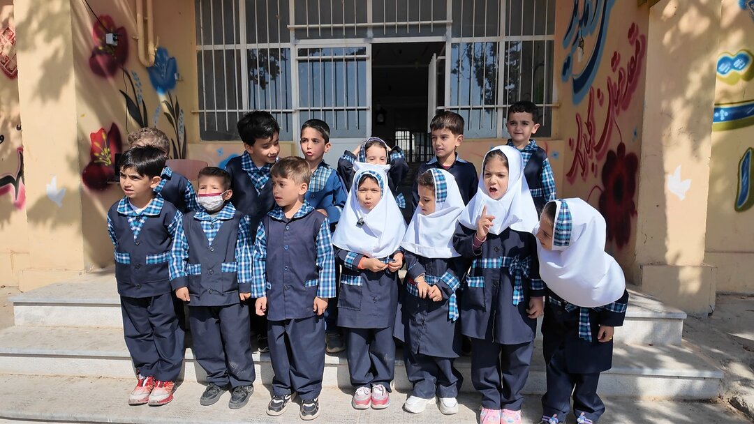 روایت خبرنگار فارس از یک روز همراهی با کتابخانه سیار (کاروان همخوان) قزوین