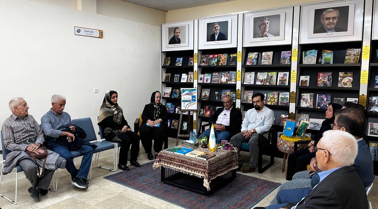 مراسم نقد و بررسی کتاب «بلوک اسفندآباد» در کتابخانه شهید رئیسی قروه برگزار شد