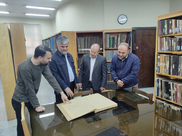 بازدید از بخش نسخ خطی کتابخانه‌ها استان مرکزی
