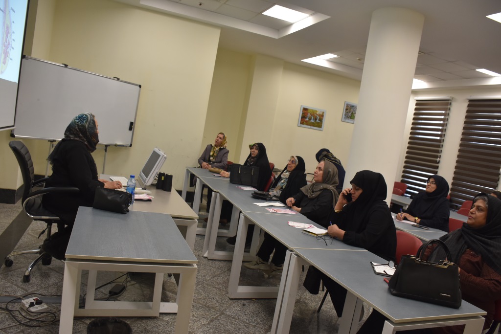 کارگاه آموزشی «خودمراقبتی؛ سپری در برابر سرطانهای شایع زنان» در مشهد برگزار شد
