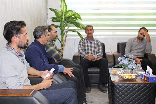 دیدار سرپرست اداره‌کل کتابخانه‌های عمومی چهارمحال و بختیاری با نیروهای خدمتگزار کتابخانه‌ها