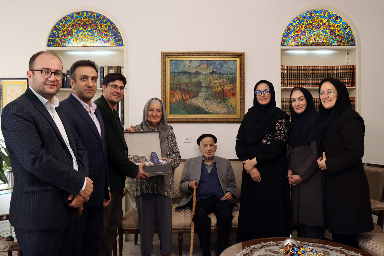 دیدار دبیرکل نهاد کتابخانههای عمومی کشور با مهدی محقق و نوشآفرین انصاری