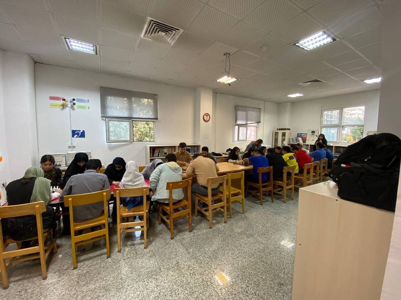 برگزاری مسابقات شطرنج نابینایان و کم‌بینایان خراسان شمالی در کتابخانه مرکزی آیت‌الله مهمان‌نواز بجنورد