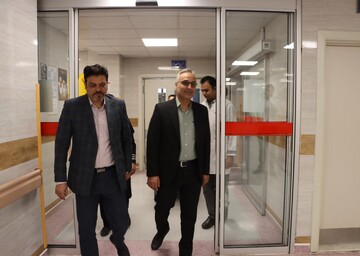 دیدار مدیرکل کتابخانه های عمومی یزد با رئیس و پرستاران بیمارستان سوانح سوختگی