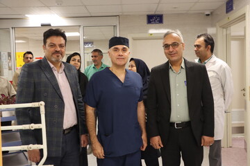 دیدار مدیرکل کتابخانه های عمومی یزد با رئیس و پرستاران بیمارستان سوانح سوختگی