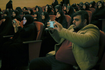 نشست نقد و بررسی کتاب "و اینگونه است زینب"