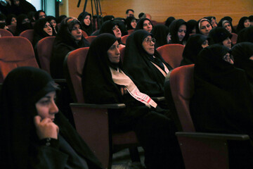 نشست نقد و بررسی کتاب "و اینگونه است زینب"