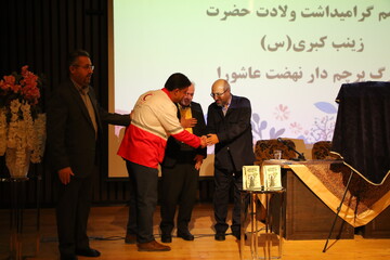 نشست نقد و بررسی کتاب "و اینگونه است زینب"